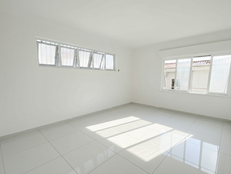 Casa em São Paulo | Casa à locação no bairro Santo Amaro em São Paulo/SP, 7 vagas | 380m² | Oportunidade