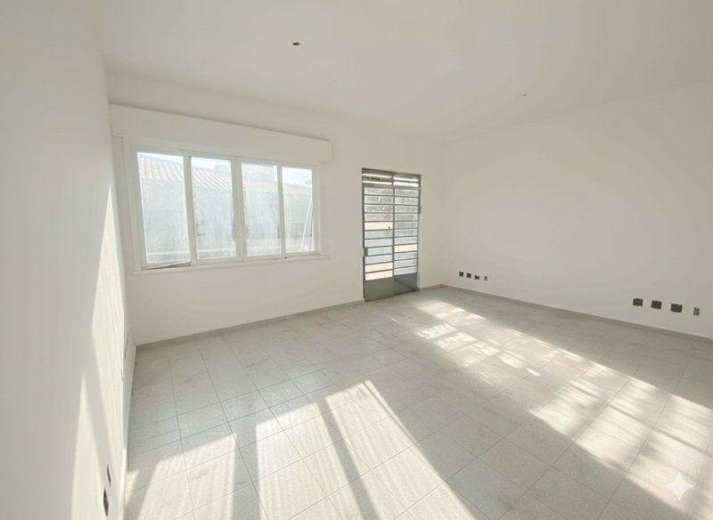 Casa em São Paulo | Casa à locação no bairro Santo Amaro em São Paulo/SP, 7 vagas | 380m² | Oportunidade