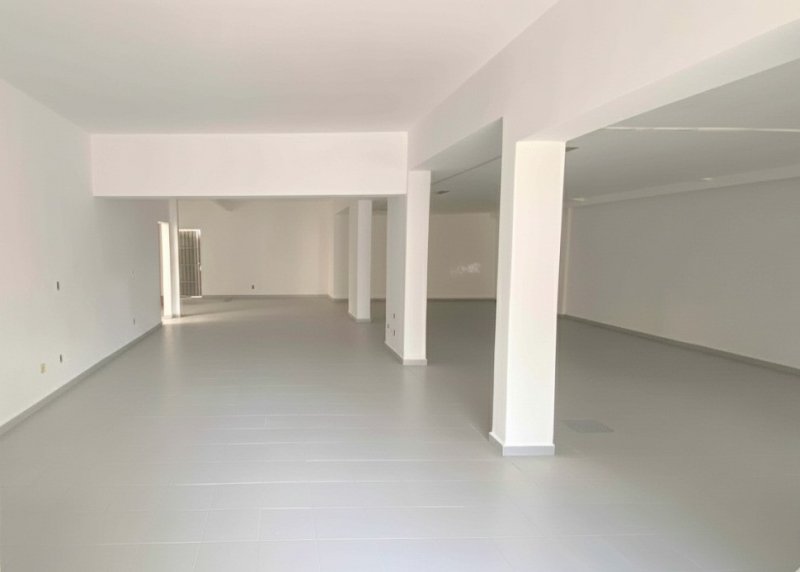Casa em São Paulo | Casa à locação no bairro Santo Amaro em São Paulo/SP, 7 vagas | 380m² | Oportunidade