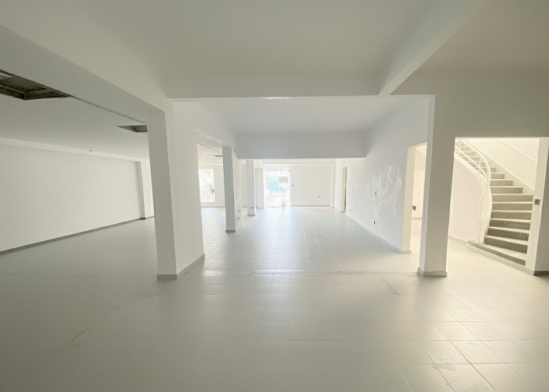 Casa em São Paulo | Casa à locação no bairro Santo Amaro em São Paulo/SP, 7 vagas | 380m² | Oportunidade
