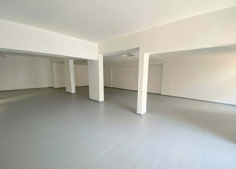Casa em São Paulo | Casa à locação no bairro Santo Amaro em São Paulo/SP, 7 vagas | 380m² | Oportunidade
